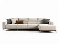 Divano angolare in tessuto beige con cuscini decorativi 240 x 90 x 85cm